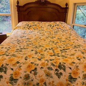 Pretty Martha Stewart  Full/Queen Quilt Yellow Cotton Reversible